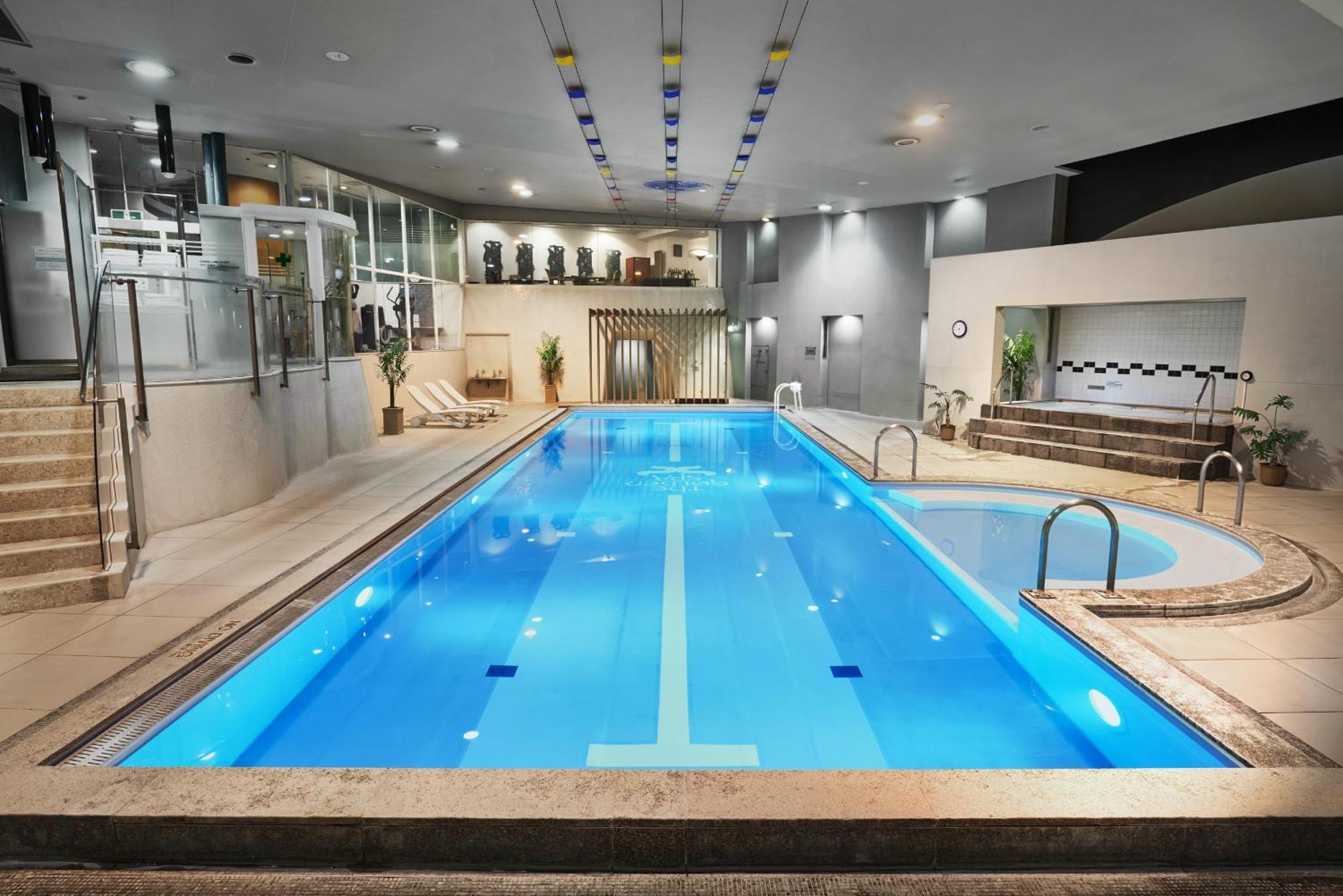 Hotel New Otani Tokyo The Main Esterno foto The swimming pool at the hotel