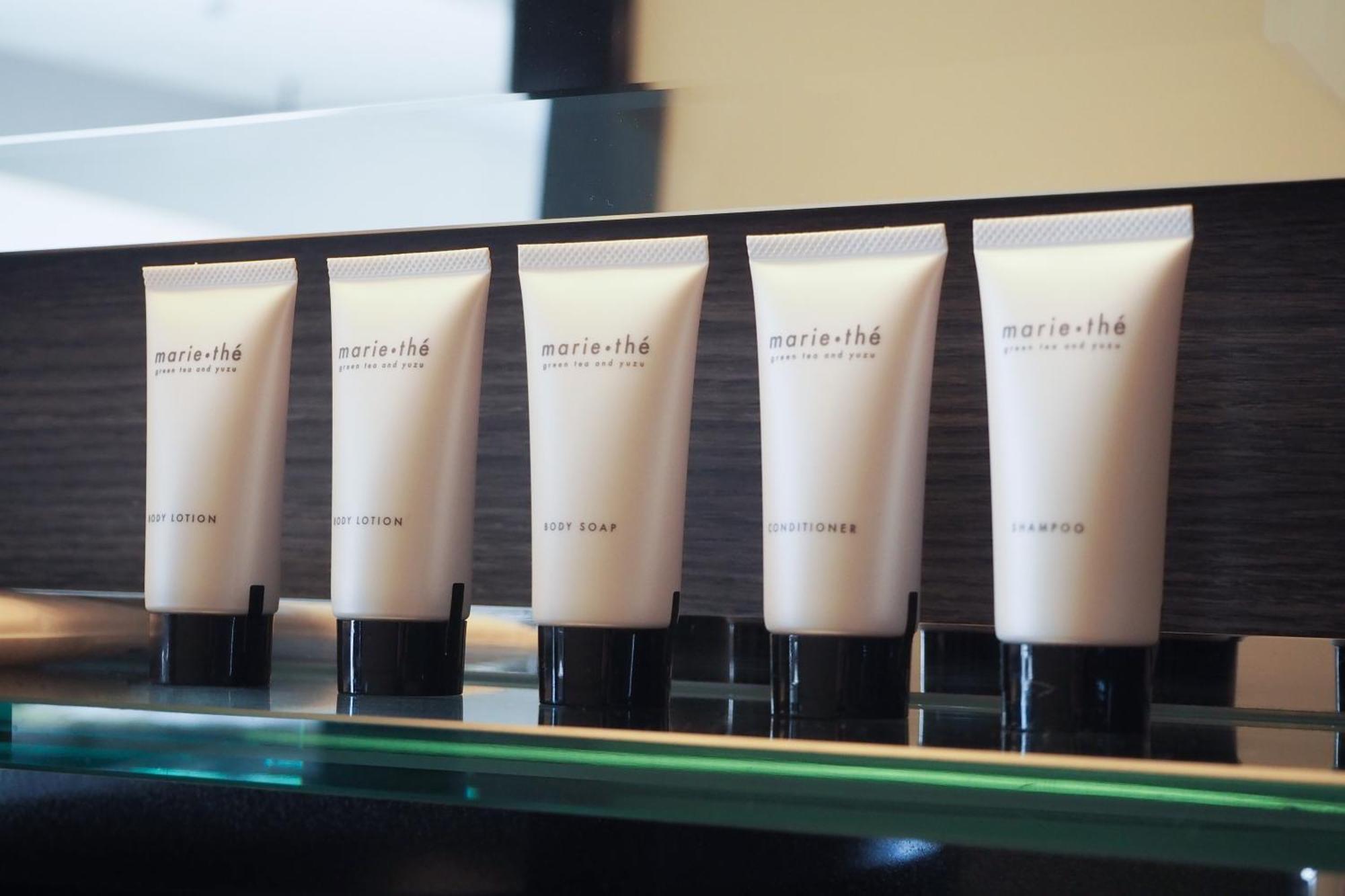 Hotel New Otani Tokyo The Main Esterno foto A selection of amenities by Marie-Claude