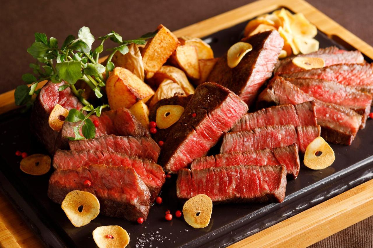 Hotel New Otani Tokyo The Main Esterno foto A steak prepared with the dry-aging technique